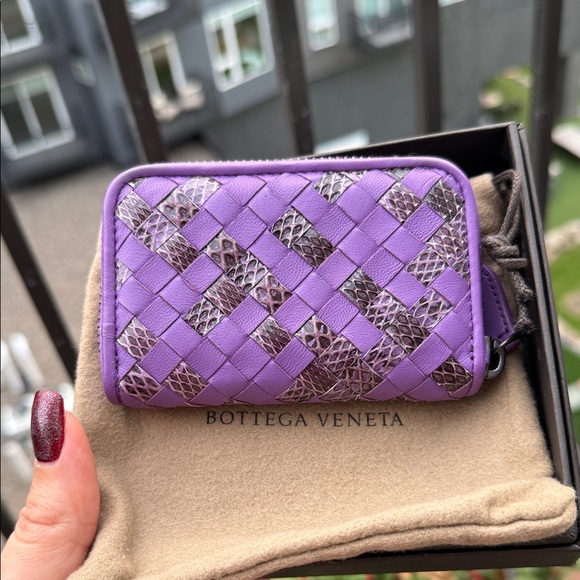 Bottega Veneta Handbags - Bottega Veneta Lilac purple snakeskin compact wallet